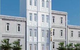 Full House Hostel